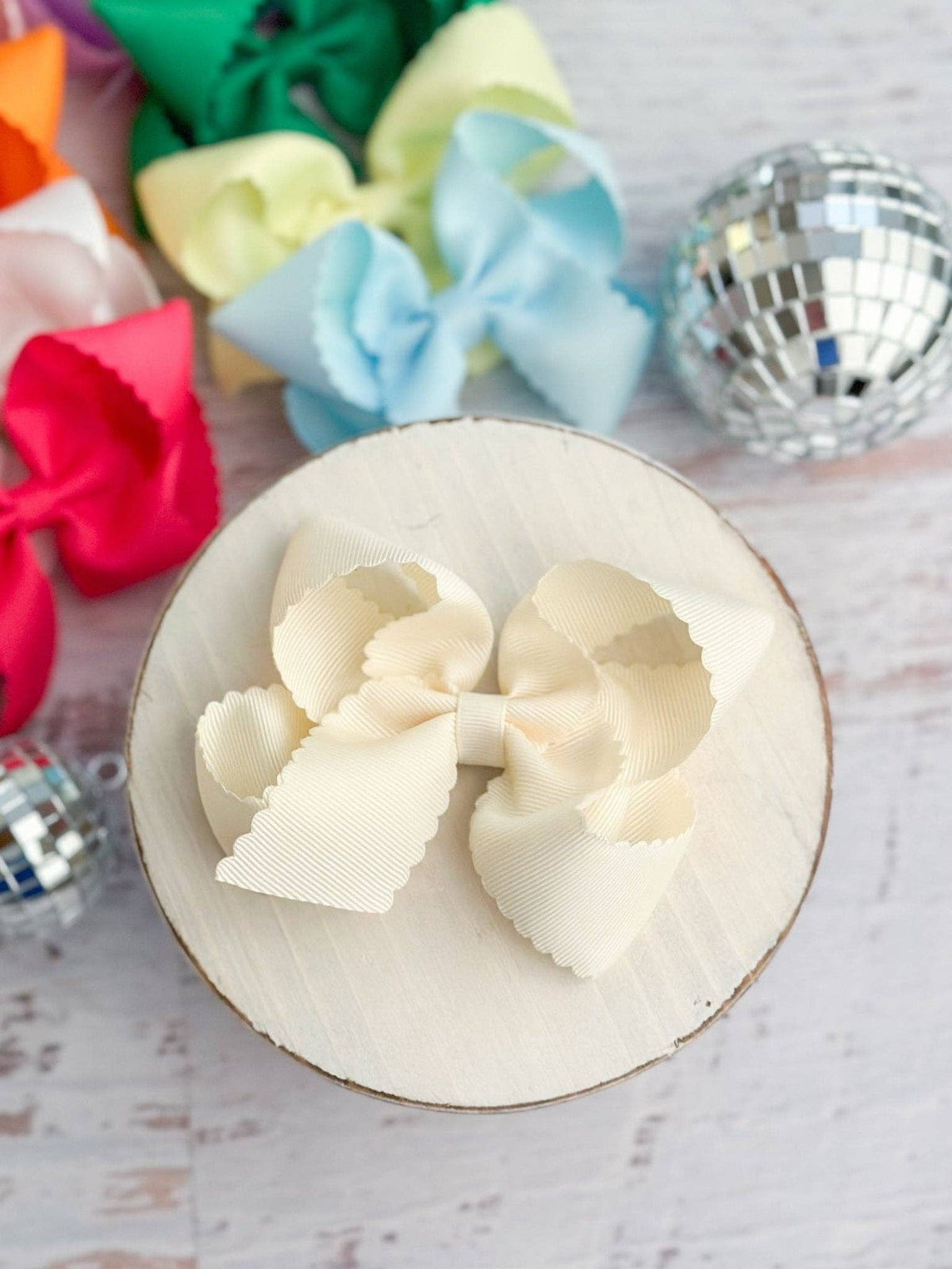 4.5" Classic Scalloped Hair Bow | Clip or Headband: Hot Pink / Clip