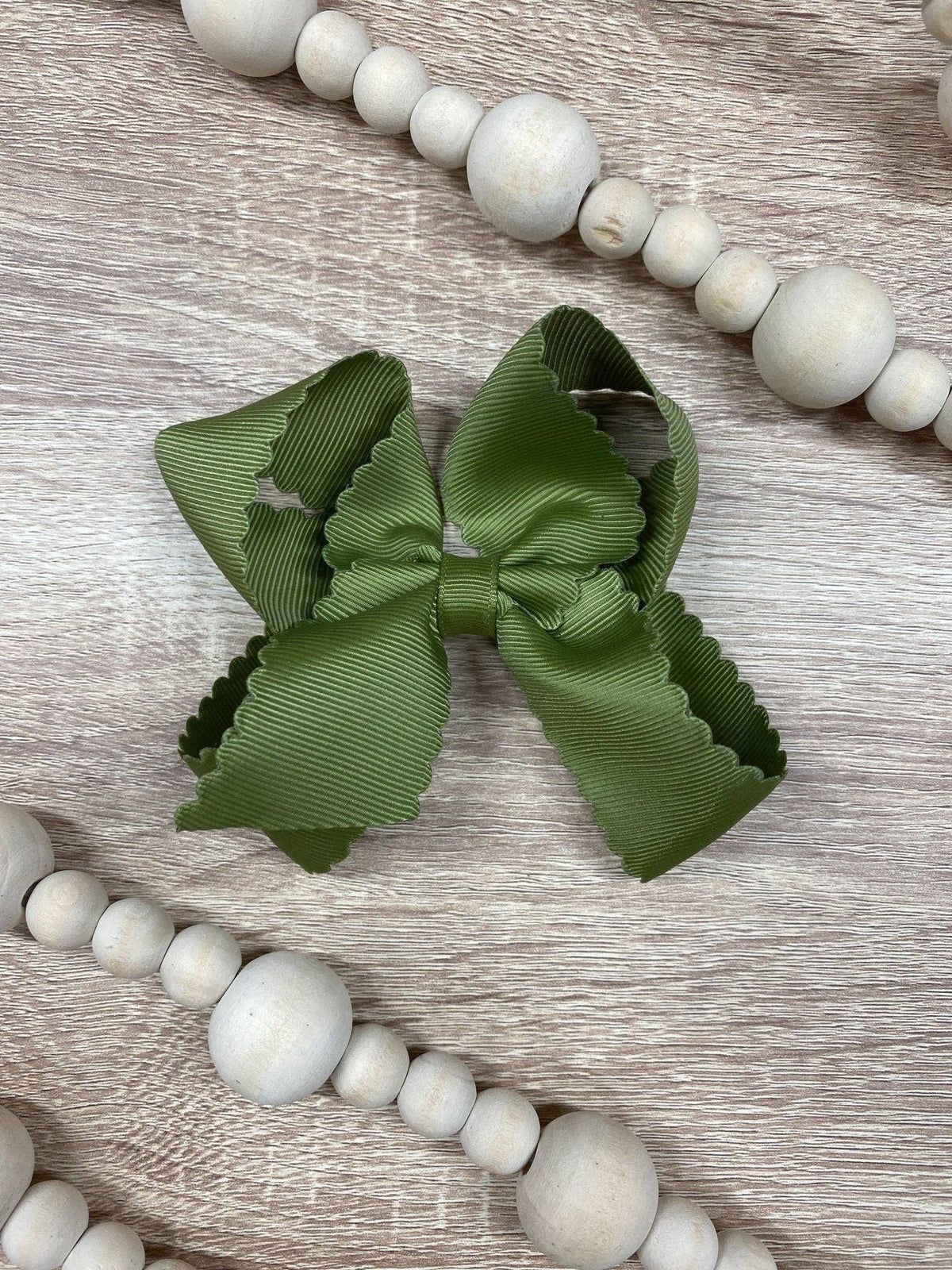 4.5" Classic Scalloped Hair Bow | Clip or Headband: White / Clip