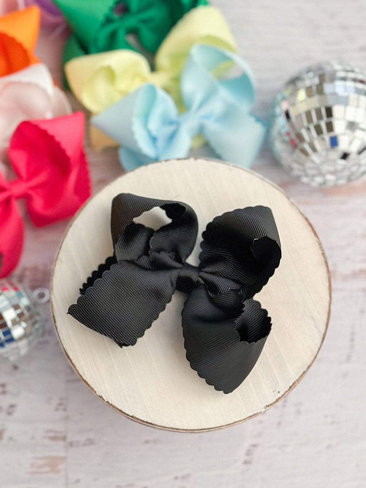 4.5" Classic Scalloped Hair Bow | Clip or Headband: Navy / Clip
