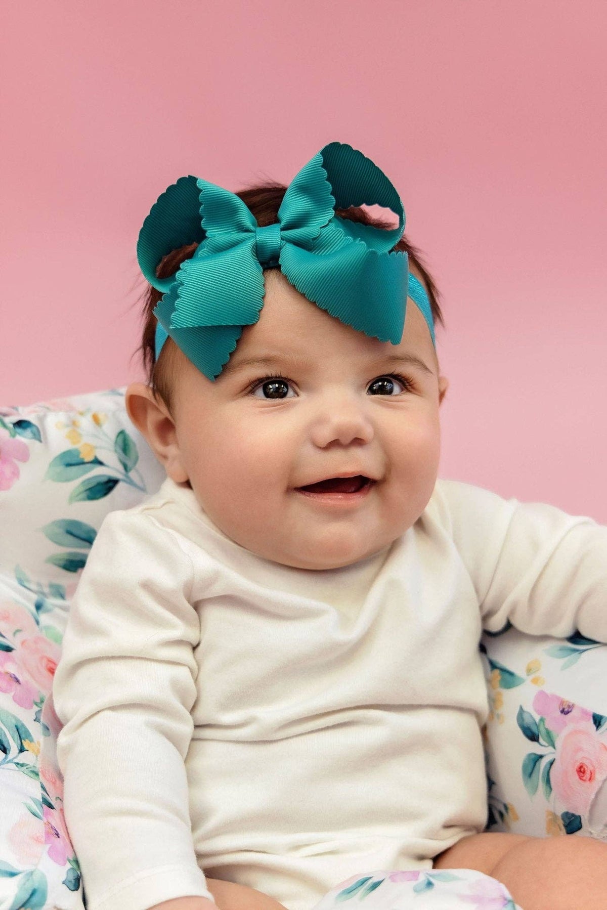 4.5" Classic Scalloped Hair Bow | Clip or Headband: Black / Clip