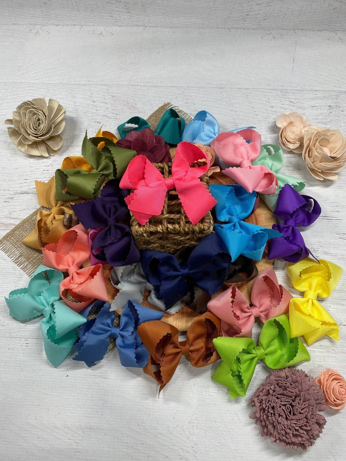 4.5" Classic Scalloped Hair Bow | Clip or Headband: White / Clip