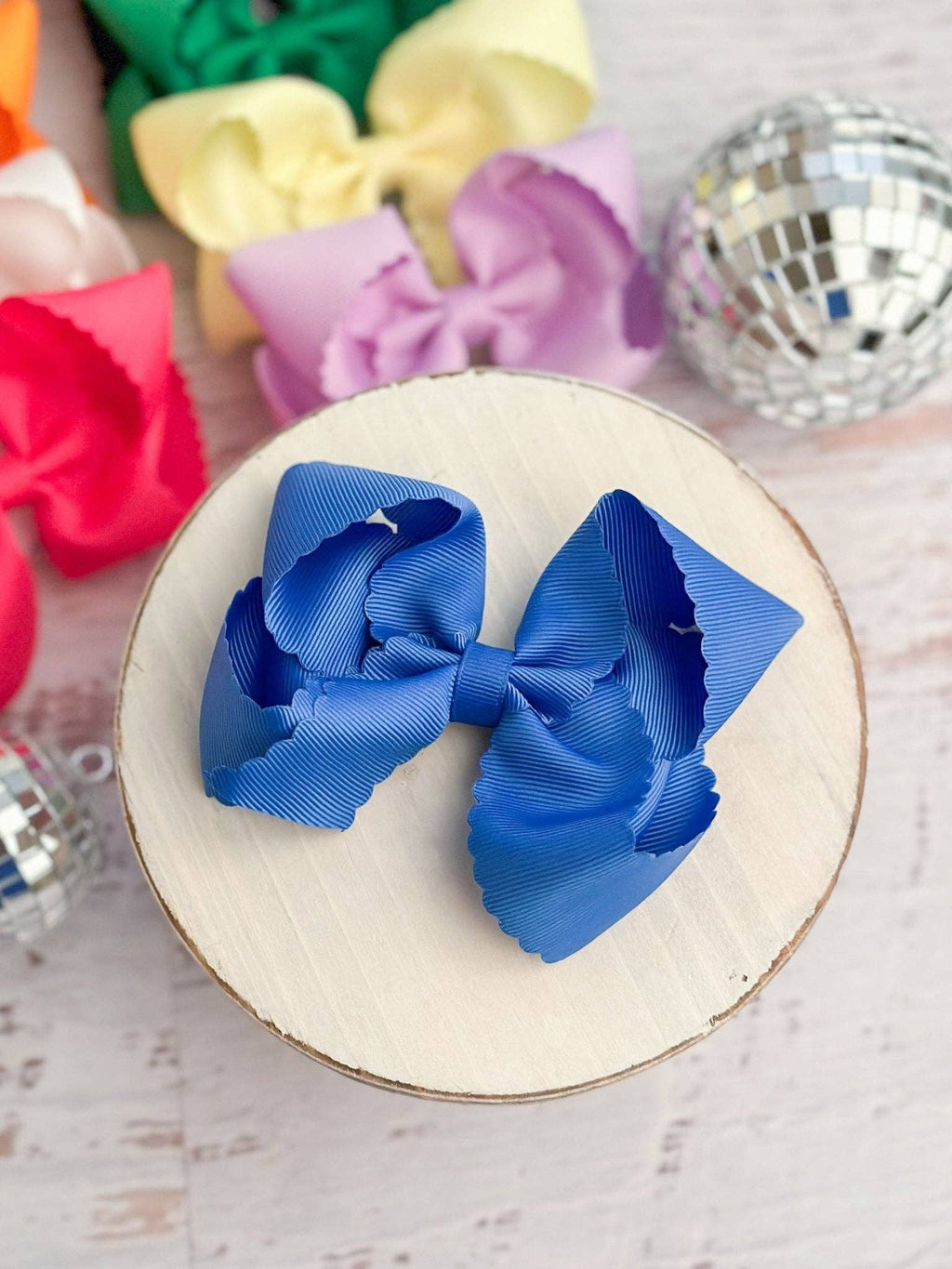 4.5" Classic Scalloped Hair Bow | Clip or Headband: Black / Clip