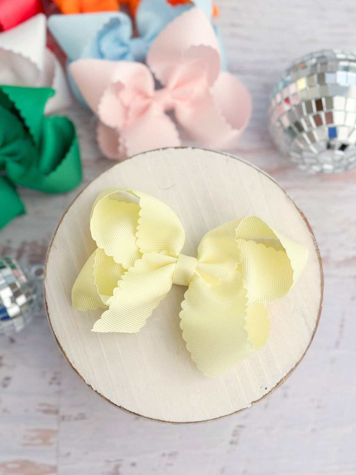 4.5" Classic Scalloped Hair Bow | Clip or Headband: Black / Clip